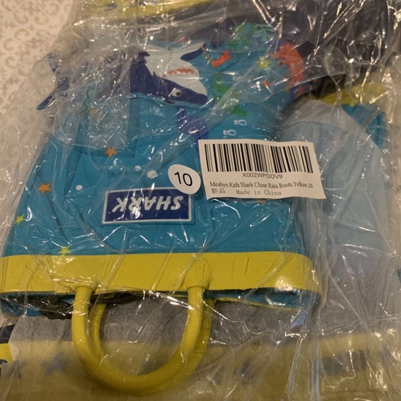 Shark Kids Chase Rain Boots, Yellow Size 10 & 12 - Picture 4 of 4